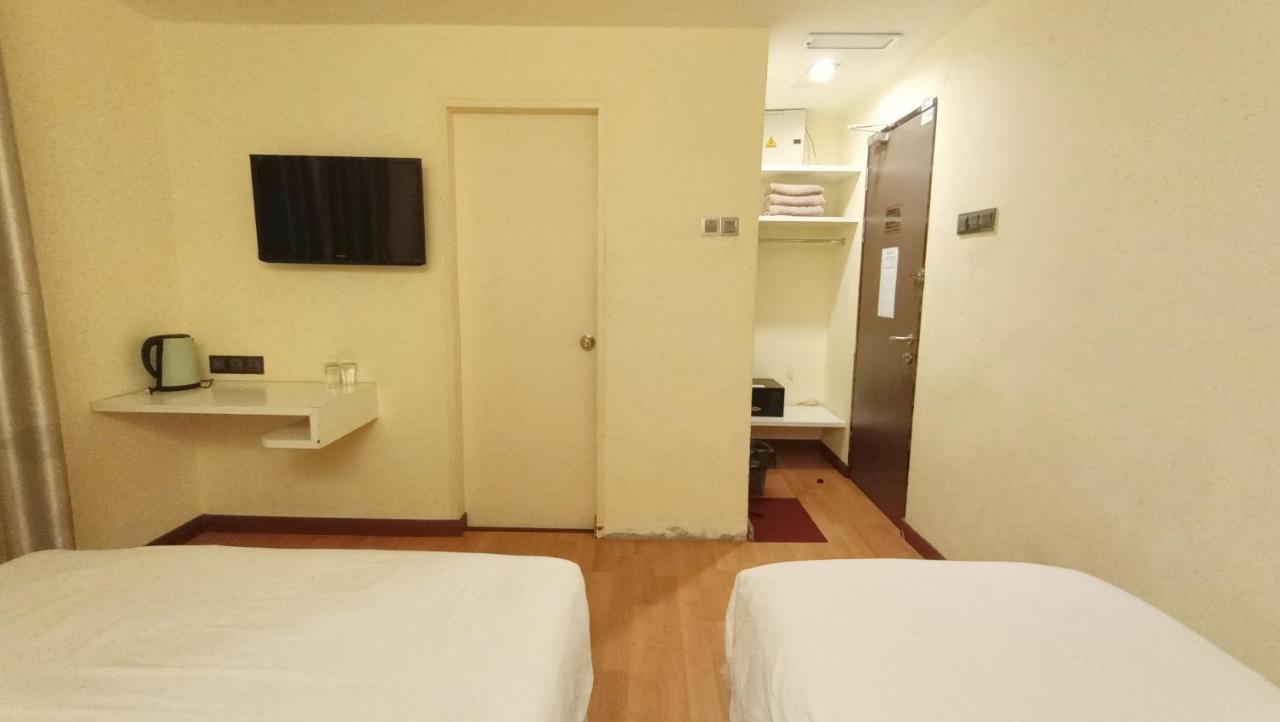 Oyo 90457 Borneo Eco-House Hashtag 12 Boutique Hotel Kota Kinabalu Exterior foto
